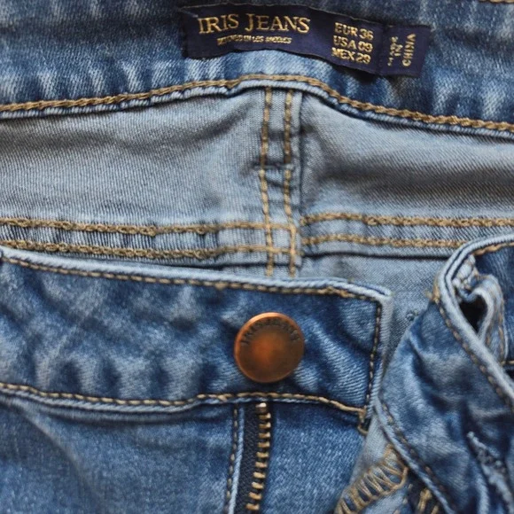 Distressed Skinny Jeans Sz 9 Medium Wash Denim Casual Stretch Waist Silhouette - Picture 3 of 6